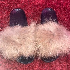 Fur slippers